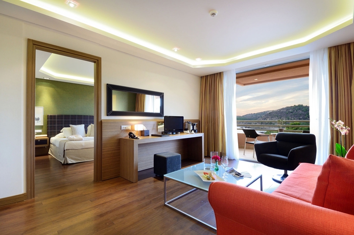 Imagen de la habitación del Hotel Royal Paradise Beach Resort and Spa. Foto 7