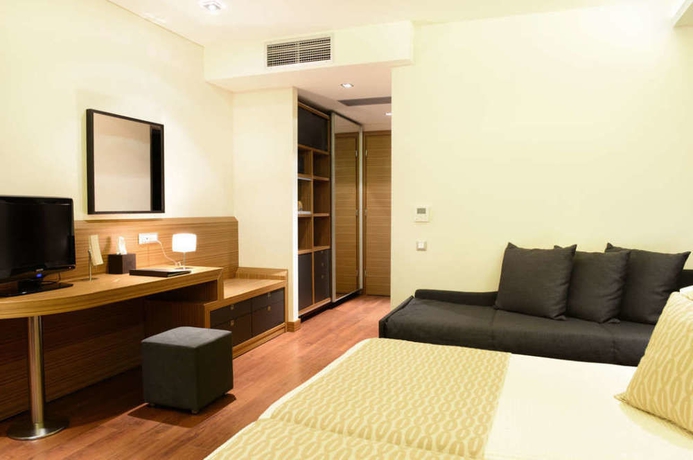 Imagen de la habitación del Hotel Royal Paradise Beach Resort and Spa. Foto 10