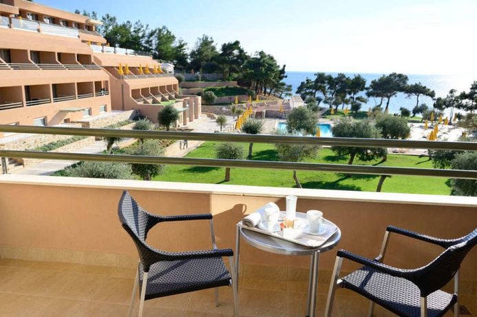 Imagen de la habitación del Hotel Royal Paradise Beach Resort and Spa. Foto 11