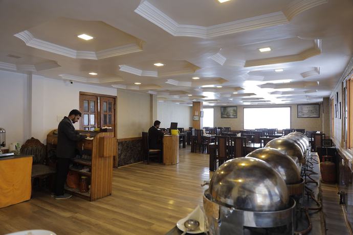 Imagen del bar/restaurante del Hotel Royal Park, Gulmarg. Foto 6