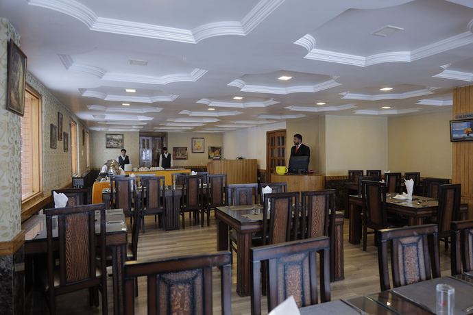 Imagen del bar/restaurante del Hotel Royal Park, Gulmarg. Foto 7