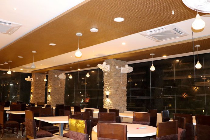 Imagen del bar/restaurante del Hotel Royal Park, Kotah. Foto 3