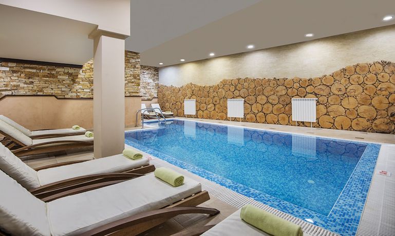 Imagen de la piscina del Hotel Royal Park and Apartments. Foto 18