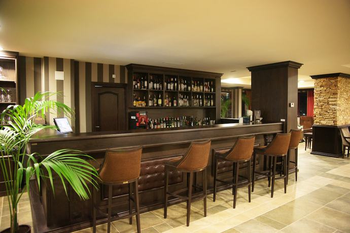Imagen del bar/restaurante del Hotel Royal Park and Apartments. Foto 2