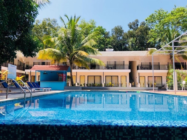 Imagen de la piscina del Hotel Royal Pearl Resort. Foto 14