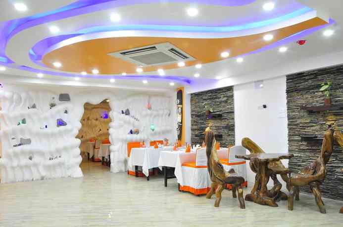 Imagen del bar/restaurante del Hotel Royal Penguin Boutique and Spa. Foto 3