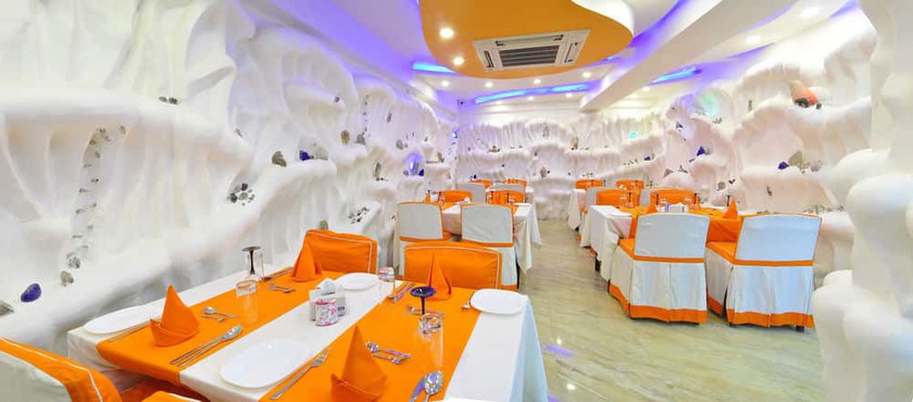 Imagen del bar/restaurante del Hotel Royal Penguin Boutique and Spa. Foto 4