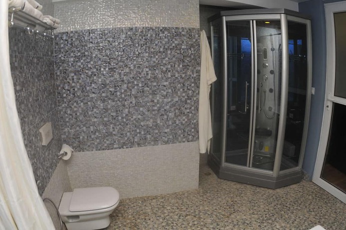 Imagen de la habitación del Hotel Royal Penguin Boutique and Spa. Foto 10