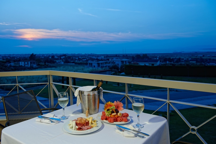 Imagen de la habitación del Hotel Royal, Peraia. Foto 10