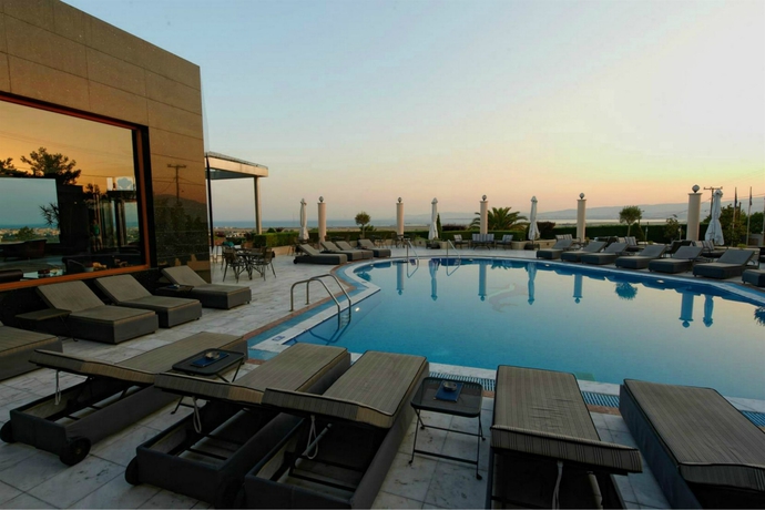 Imagen de la piscina del Hotel Royal, Peraia. Foto 16