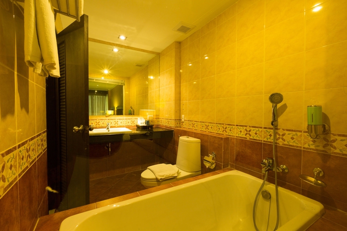 Imagen de la habitación del Hotel Royal Phala Cliff Beach Resort and Spa. Foto 7