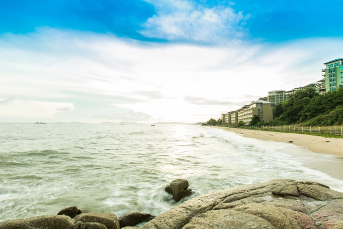 Imagen de los exteriores del Hotel Royal Phala Cliff Beach Resort and Spa. Foto 14