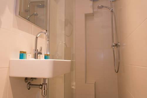 Imagen de la habitación del Hotel Royal Plaza Amsterdam. Foto 3