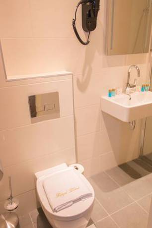 Imagen de la habitación del Hotel Royal Plaza Amsterdam. Foto 4