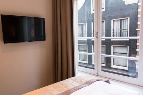 Imagen de la habitación del Hotel Royal Plaza Amsterdam. Foto 7