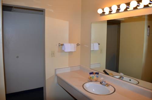 Imagen de la habitación del Hotel Royal Plaza Inn Indio. Foto 4
