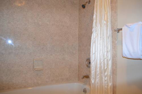 Imagen de la habitación del Hotel Royal Plaza Inn Indio. Foto 6