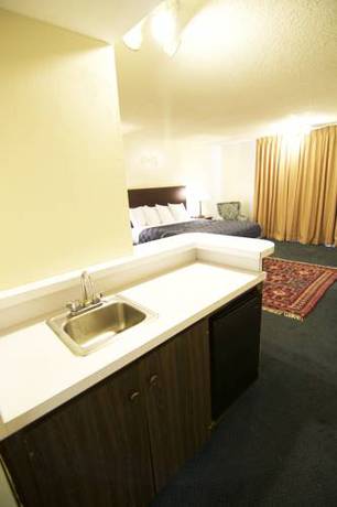 Imagen de la habitación del Hotel Royal Plaza Inn Indio. Foto 9
