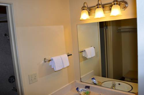 Imagen de la habitación del Hotel Royal Plaza Inn Indio. Foto 14