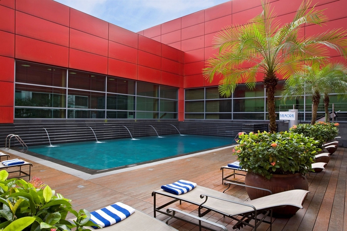 Imagen de la piscina del Hotel Royal Plaza On Scotts. Foto 17