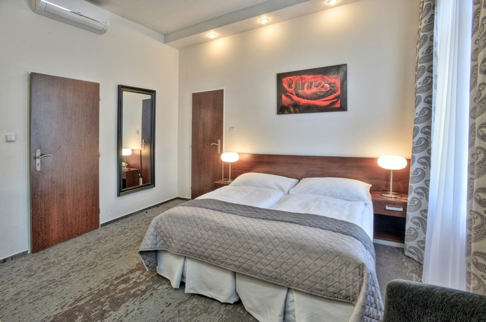 Imagen de la habitación del Hotel Royal Plaza, Praga. Foto 14