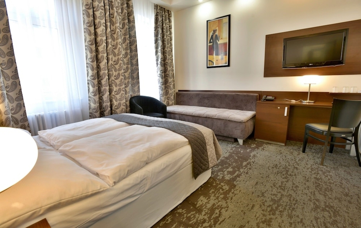 Imagen de la habitación del Hotel Royal Plaza, Praga. Foto 16