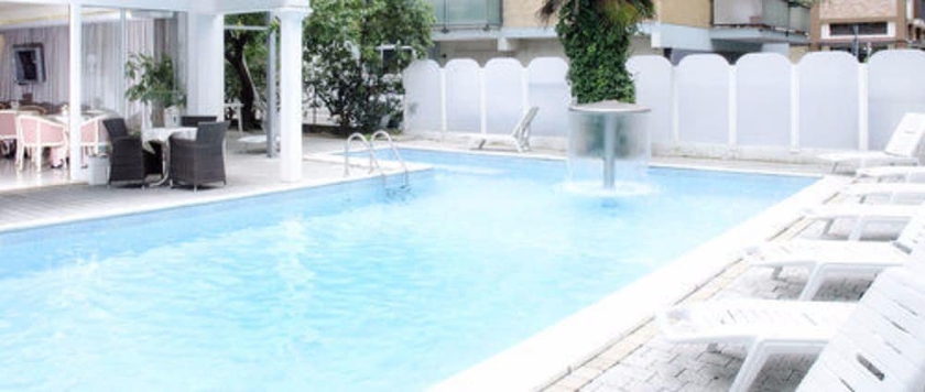 Imagen de la piscina del Hotel Royal Plaza, Rimini. Foto 18