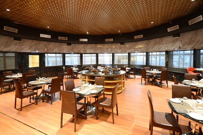 Imagen del bar/restaurante del Hotel Royal Polovictory. Foto 4