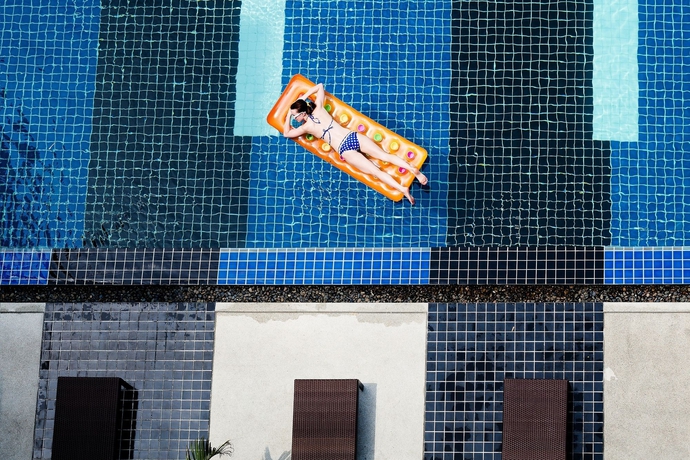 Imagen de la piscina del Hotel Royal Princess Larn Luang. Foto 16