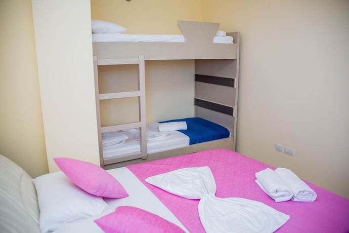 Imagen de la habitación del Hotel Royal, Radhim&euml;. Foto 2