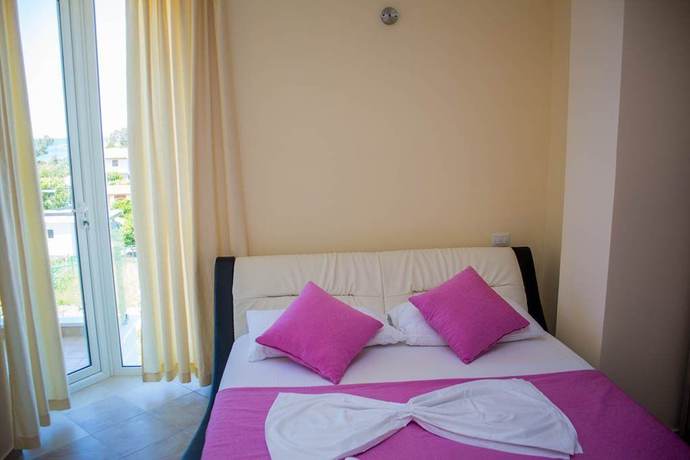 Imagen de la habitación del Hotel Royal, Radhim&euml;. Foto 17