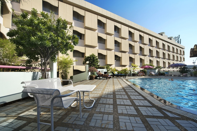 Imagen de la piscina del Hotel Royal Rattanakosin. Foto 15