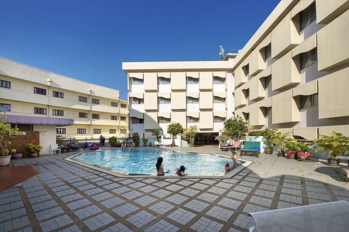 Imagen de la piscina del Hotel Royal Rattanakosin. Foto 16