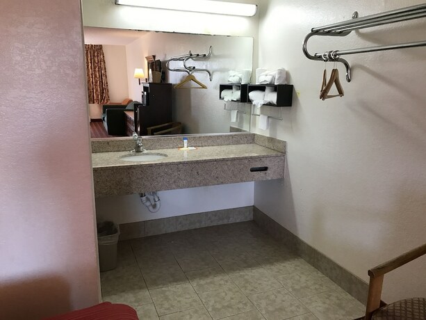 Imagen de la habitación del Hotel Royal Regency Inn. Foto 13