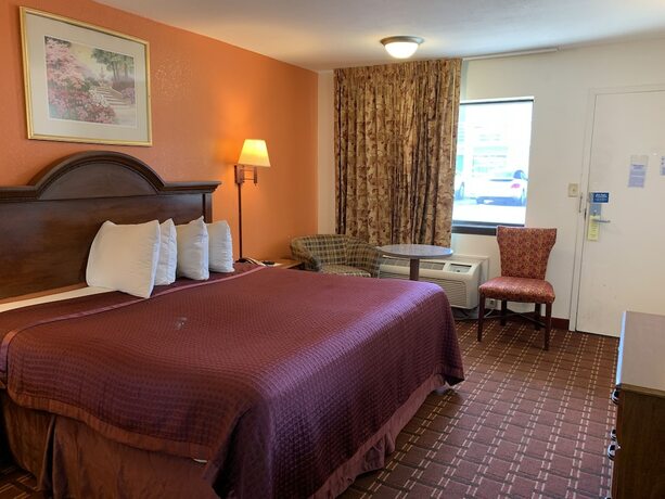 Imagen de la habitación del Hotel Royal Regency Inn. Foto 18