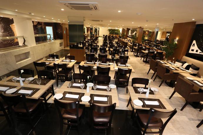 Imagen del bar/restaurante del Hotel Royal Regency Palace. Foto 5