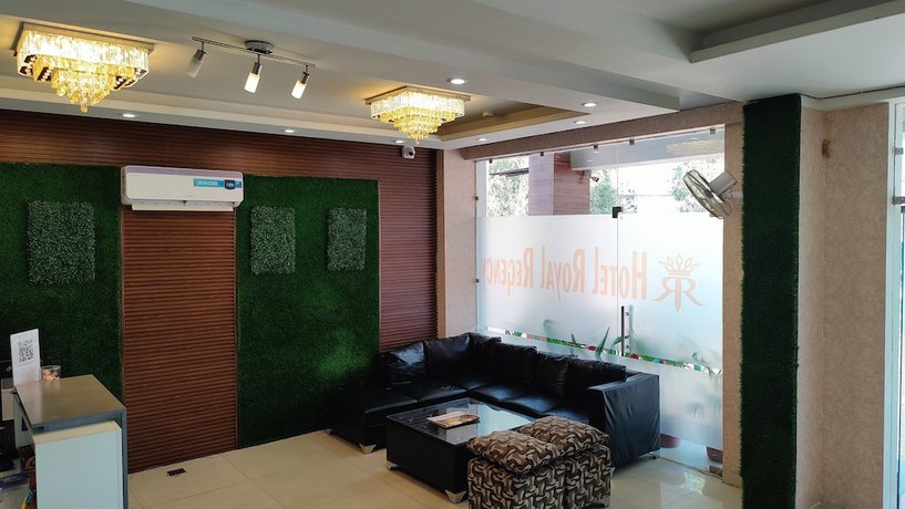 Imagen de los interiores del Hotel Royal Regency, Zirakpur. Foto 11