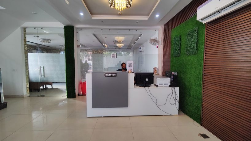 Imagen de los interiores del Hotel Royal Regency, Zirakpur. Foto 12