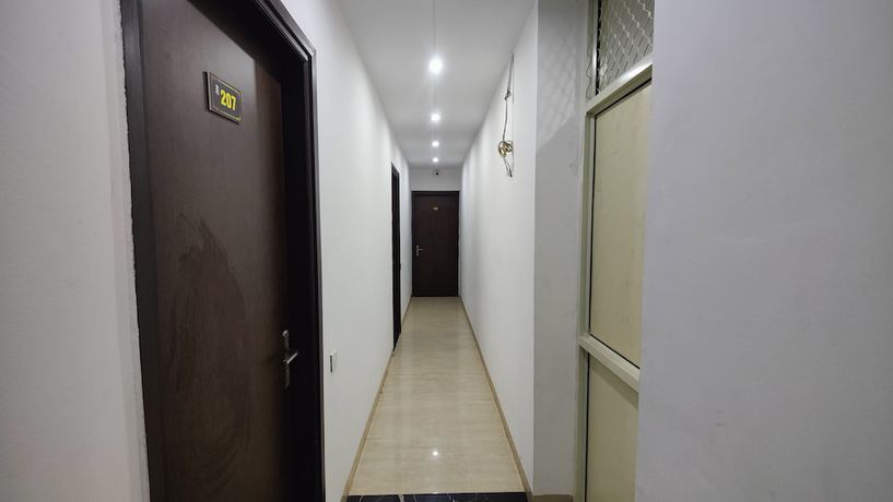 Imagen de los interiores del Hotel Royal Regency, Zirakpur. Foto 18