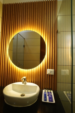 Imagen de la habitación del Hotel Royal Residence HUDA City Centre, Gurugram. Foto 11
