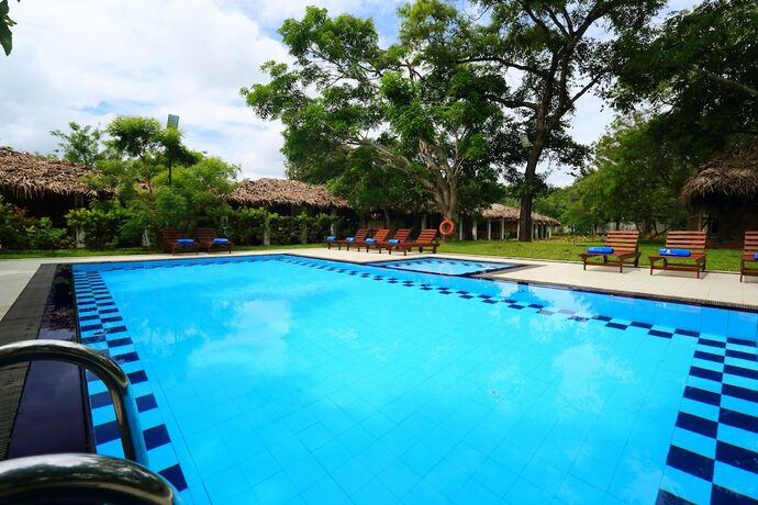 Imagen de la piscina del Hotel Royal Retreat Sigiriya. Foto 34