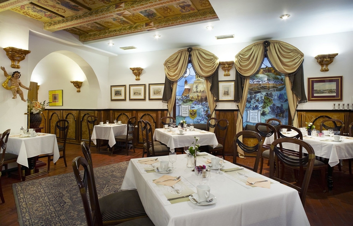 Imagen del bar/restaurante del Hotel Royal Ricc. Foto 3