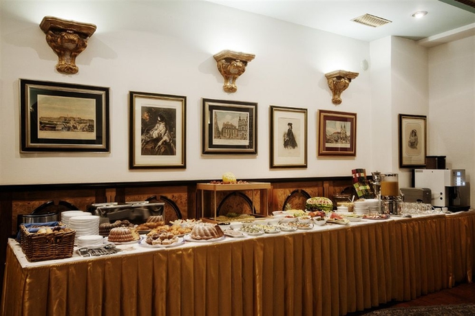 Imagen del bar/restaurante del Hotel Royal Ricc. Foto 4