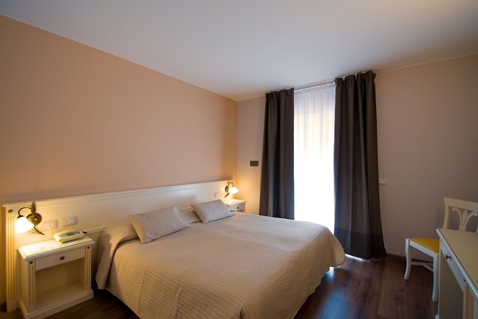 Imagen de la habitación del Hotel Royal, Riva del Garda. Foto 4