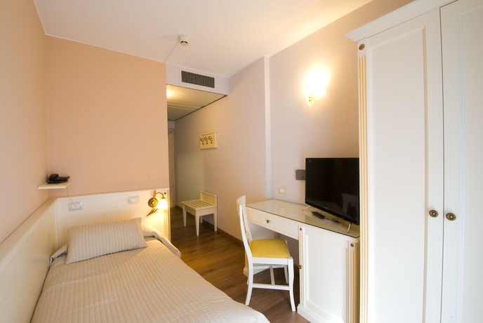 Imagen de la habitación del Hotel Royal, Riva del Garda. Foto 7