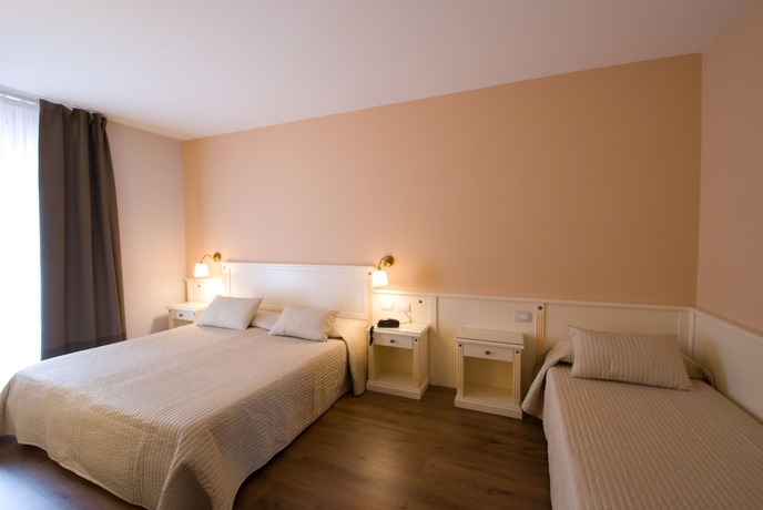 Imagen de la habitación del Hotel Royal, Riva del Garda. Foto 11