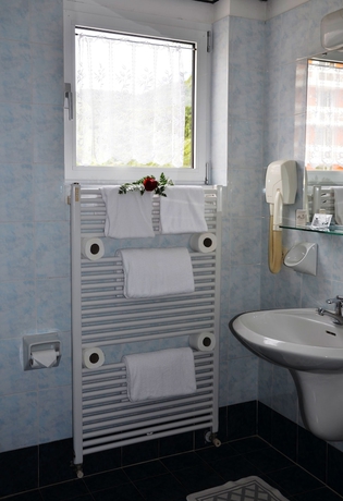 Imagen de la habitación del Hotel Royal, Riva del Garda. Foto 12