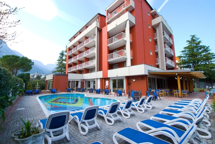 Imagen general del Hotel Royal, Riva del Garda. Foto 1