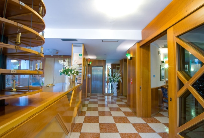 Imagen de los interiores del Hotel Royal, Riva del Garda. Foto 17