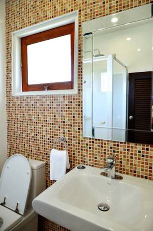 Imagen de la habitación del Hotel Royal Sammuk Villa. Foto 6